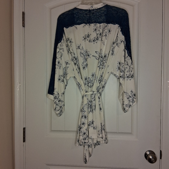 NEW Soma Cool Nights Floral Lace Trim Kimono Short Robe Sz L/XL NWT - Picture 2 of 8